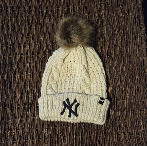 47 Accessories - '47 Yankees Winter Hat Cable Knit Cuffed Pom Beanie Cream White New York Gift